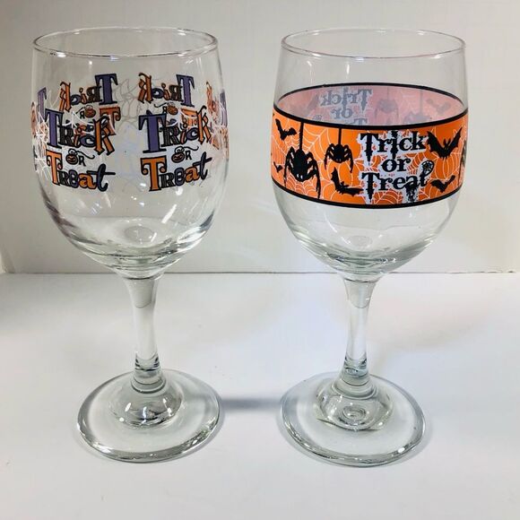 1pair of Trick or Treat Wine glasses HALLOWEEN decor 7 inches tall EUC - Picture 4 of 4